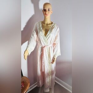 Vintage 40 Year Old Ralph Lauren Pink Lace Women’s Robe Large Beautiful